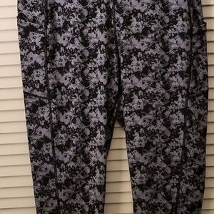 Black and Gray Patterned Leggings